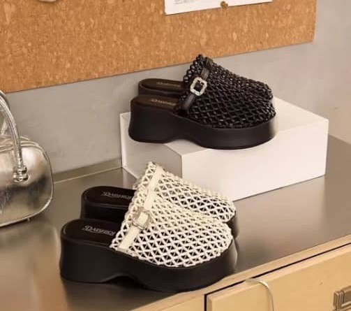 Ladies slippers 